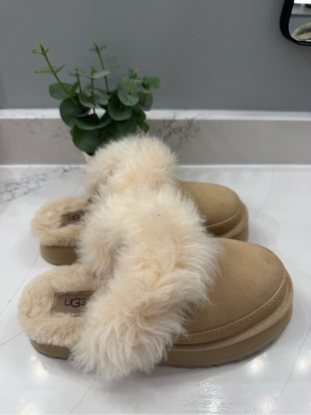 UGG Women's Chestnut Sheepskin Fur-Lined Slide Slippers - Chestnut